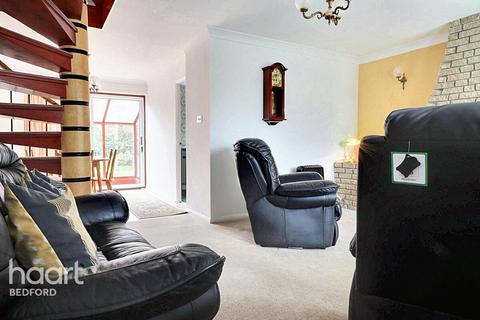 3 bedroom end of terrace house for sale, Huntsmans Way, Bedford