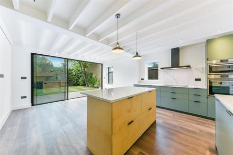 17 Southridge Place, London, SW20 8JQ