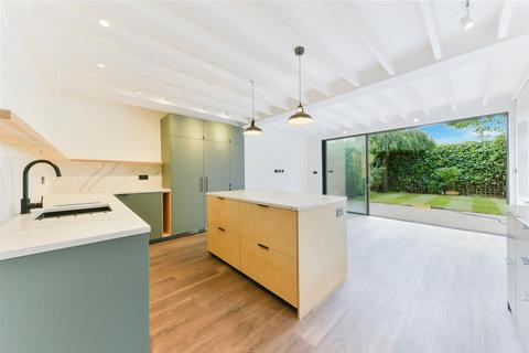17 Southridge Place, London, SW20 8JQ