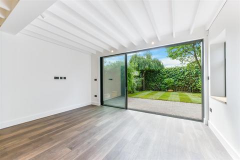 17 Southridge Place, London, SW20 8JQ