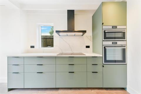 17 Southridge Place, London, SW20 8JQ