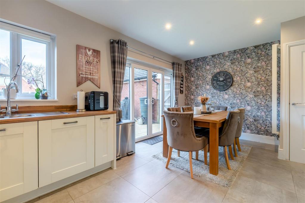 Kitchen/Dining Room