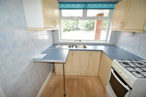 3 bedroom semi-detached house to rent, High Street, Pensnett