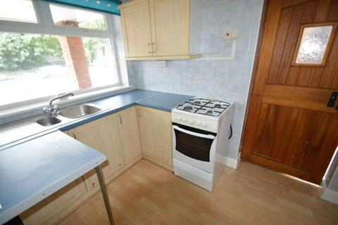 3 bedroom semi-detached house to rent, High Street, Pensnett