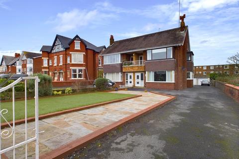 2 bedroom flat for sale, Clifton Drive, Lytham St. Annes, Lancashire, FY8