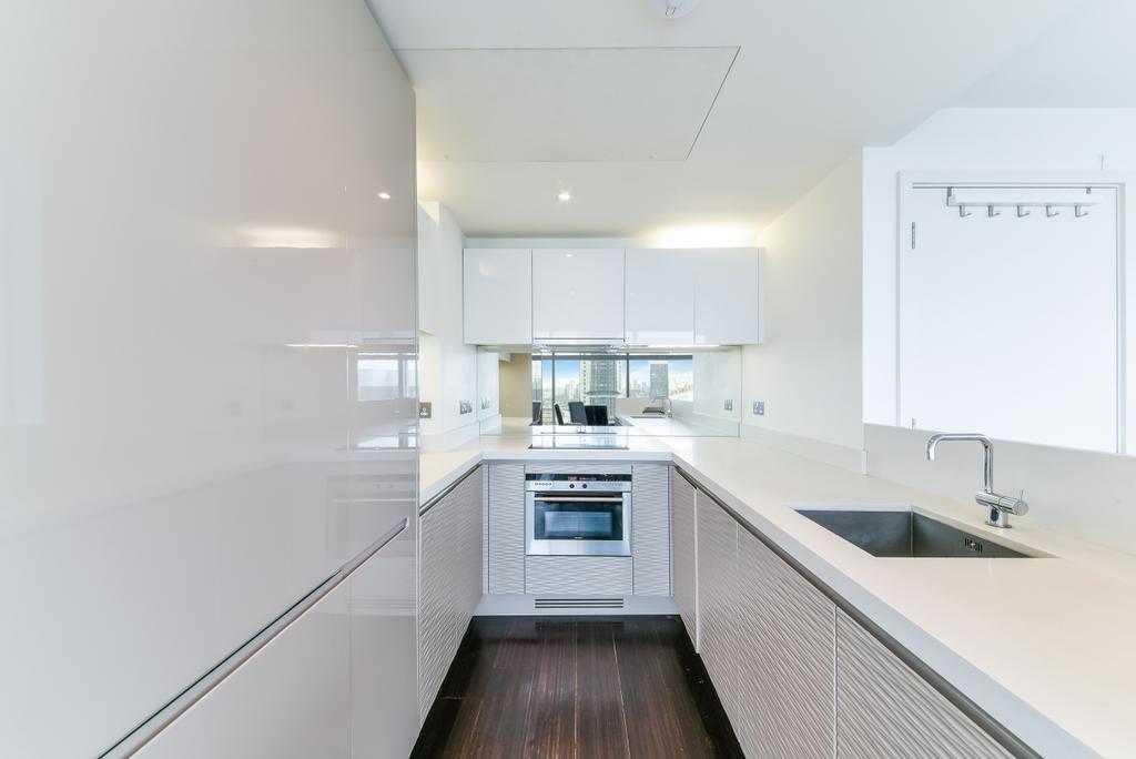 Apartment in London, St John's Estate, Isle of Dogs - View 3