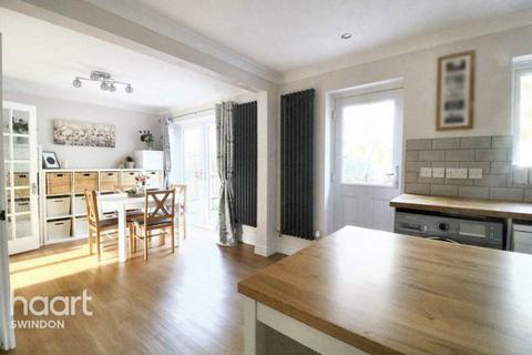 3 bedroom detached house for sale, Winchcombe Close, Swindon