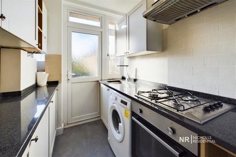 3 bedroom terraced house to rent, Southwood Drive, Surbiton, Surrey. KT5