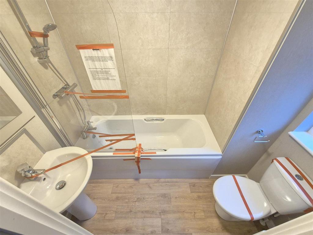 En-Suite Bathroom