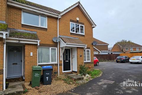 2 bedroom terraced house to rent, Sycamore Close, Lyneham, SN15