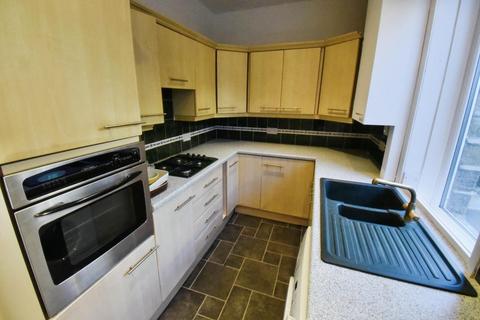 3 bedroom terraced house to rent, Vicarage Road, Huddersfield HD3