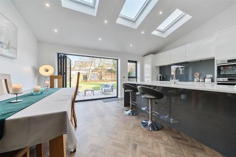 95 Camborne Road, Morden, SM4 4JN