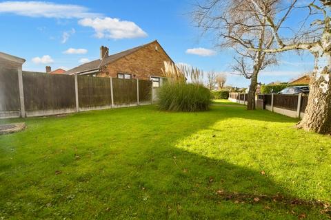 2 bedroom semi-detached bungalow for sale, Canvey Island SS8