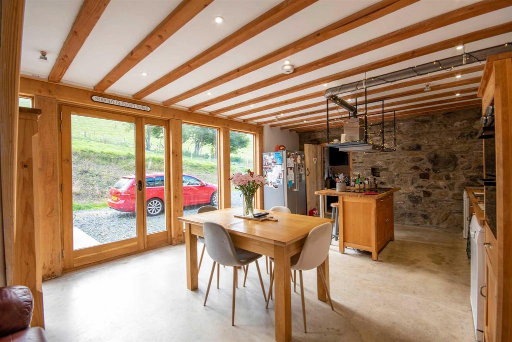 Kitchen/ Dining Room