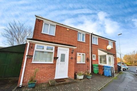 3 bedroom terraced house to rent, Ellanby Close, Manchester, Greater Manchester, M14