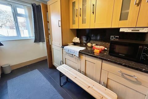 3 bedroom terraced house to rent, Ellanby Close, Manchester, Greater Manchester, M14