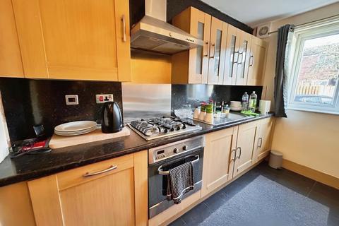 3 bedroom terraced house to rent, Ellanby Close, Manchester, Greater Manchester, M14