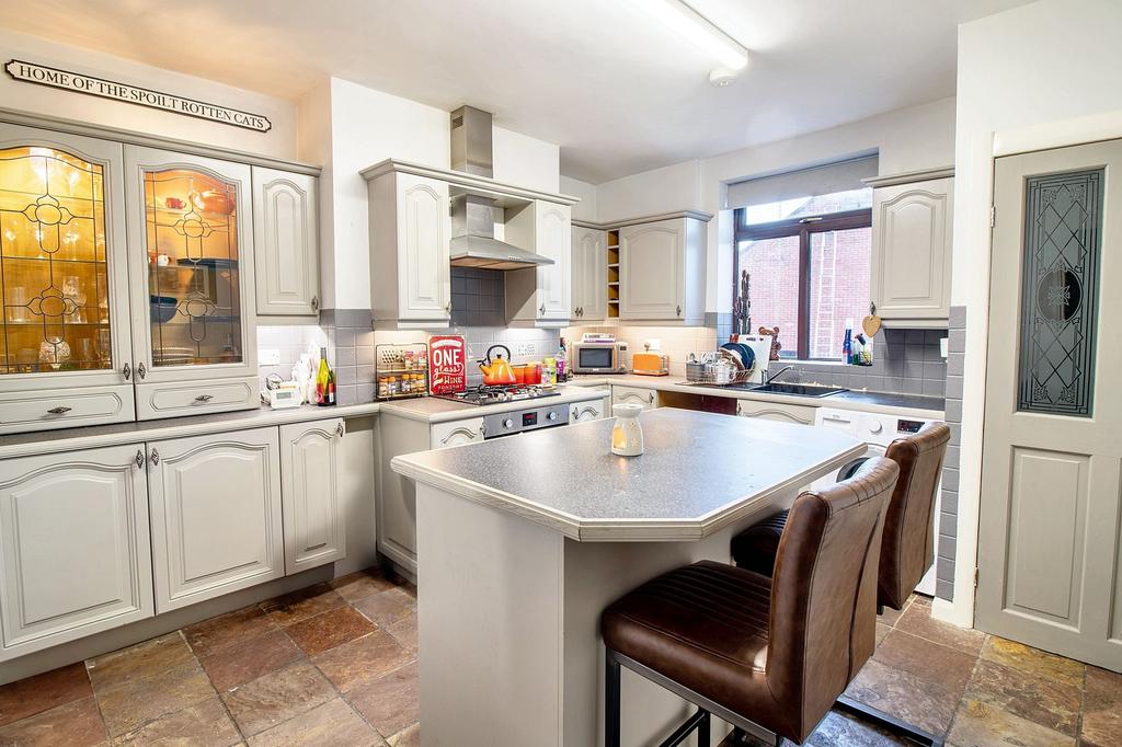 Kitchen / Breakfast Room