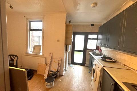 4 bedroom terraced house to rent, Surrey Road, Barking IG11