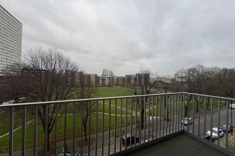 2 bedroom apartment to rent, Grove Street, London SE8