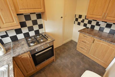 3 bedroom flat to rent, 4 Lea Farm Drive