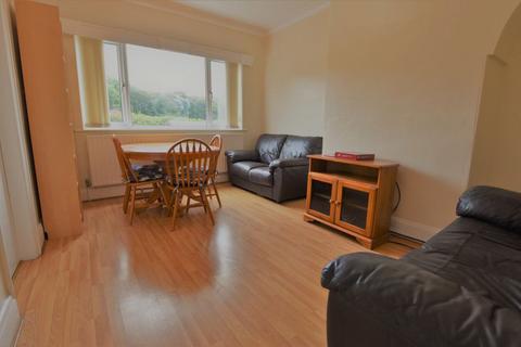 3 bedroom flat to rent, 4 Lea Farm Drive