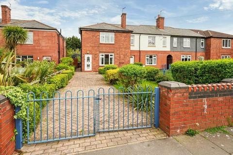 3 bedroom semi-detached house to rent, Fryston Road, Castleford, West Yorkshire, WF10