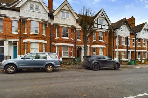 3 bedroom flat to rent, Cambridge Gardens, Folkestone, CT20