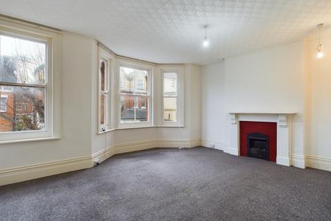 3 bedroom flat to rent, Cambridge Gardens, Folkestone, CT20