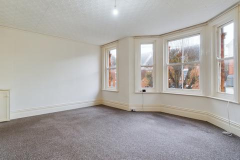 3 bedroom flat to rent, Cambridge Gardens, Folkestone, CT20