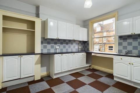 3 bedroom flat to rent, Cambridge Gardens, Folkestone, CT20