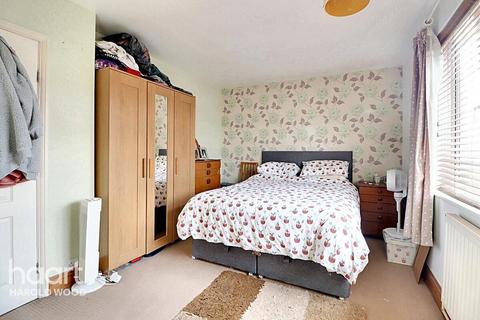 3 bedroom terraced house for sale, Harold Court Road, Romford