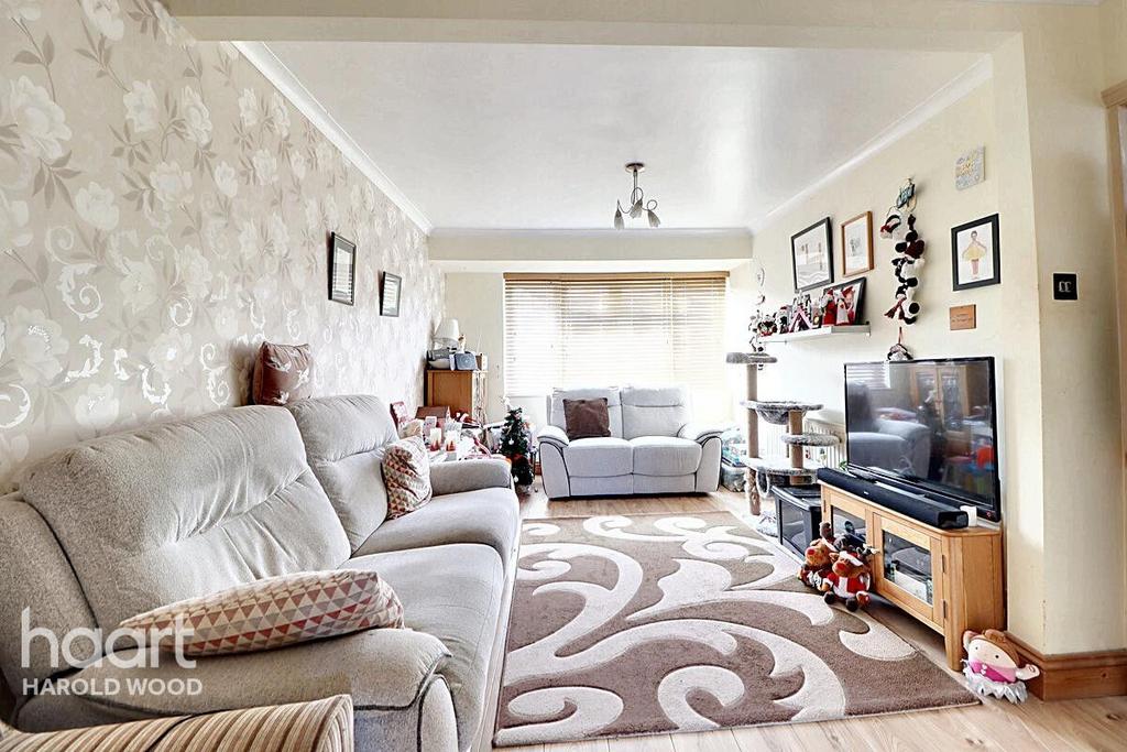 Harold Court Road, Romford 3 bed terraced house for sale - £400,000