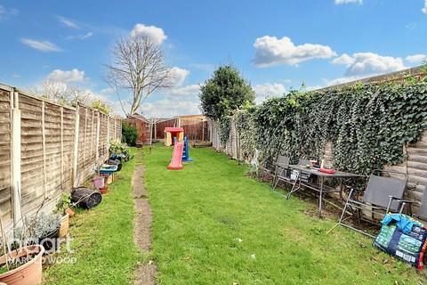 3 bedroom terraced house for sale, Harold Court Road, Romford