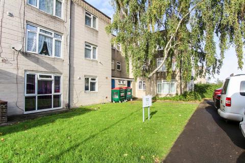 Studio to rent, Caburn Court, Crawley RH11