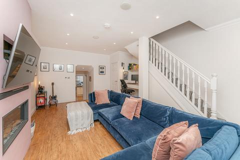 2 bedroom end of terrace house for sale, Harts Lane, New Cross SE14