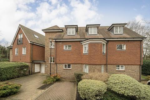 2 bedroom flat to rent, Wey Road, Weybridge KT13