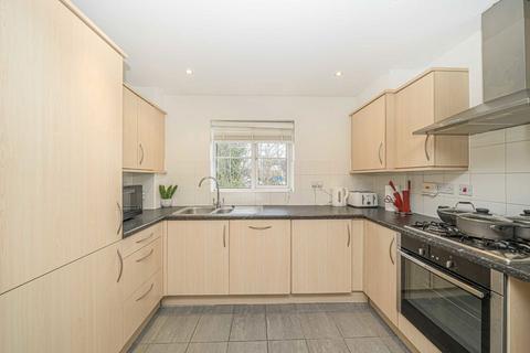 2 bedroom flat to rent, Wey Road, Weybridge KT13