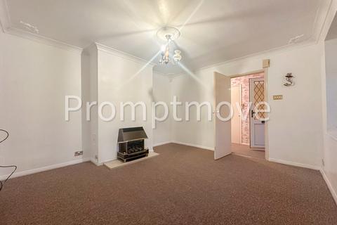 3 bedroom detached bungalow to rent, Sandgate Road Luton LU4 9TB