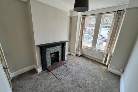 2 bedroom terraced house to rent, Shipton Street York, YO30