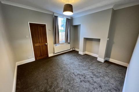 2 bedroom terraced house to rent, Shipton Street York, YO30