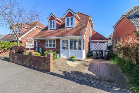 4 bedroom detached house for sale, Selsmore Avenue, Hayling Island