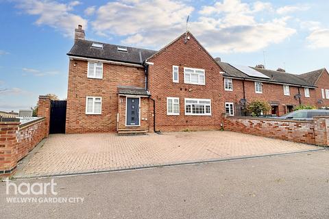 5 bedroom end of terrace house for sale, Hollybush Lane, Welwyn Garden City