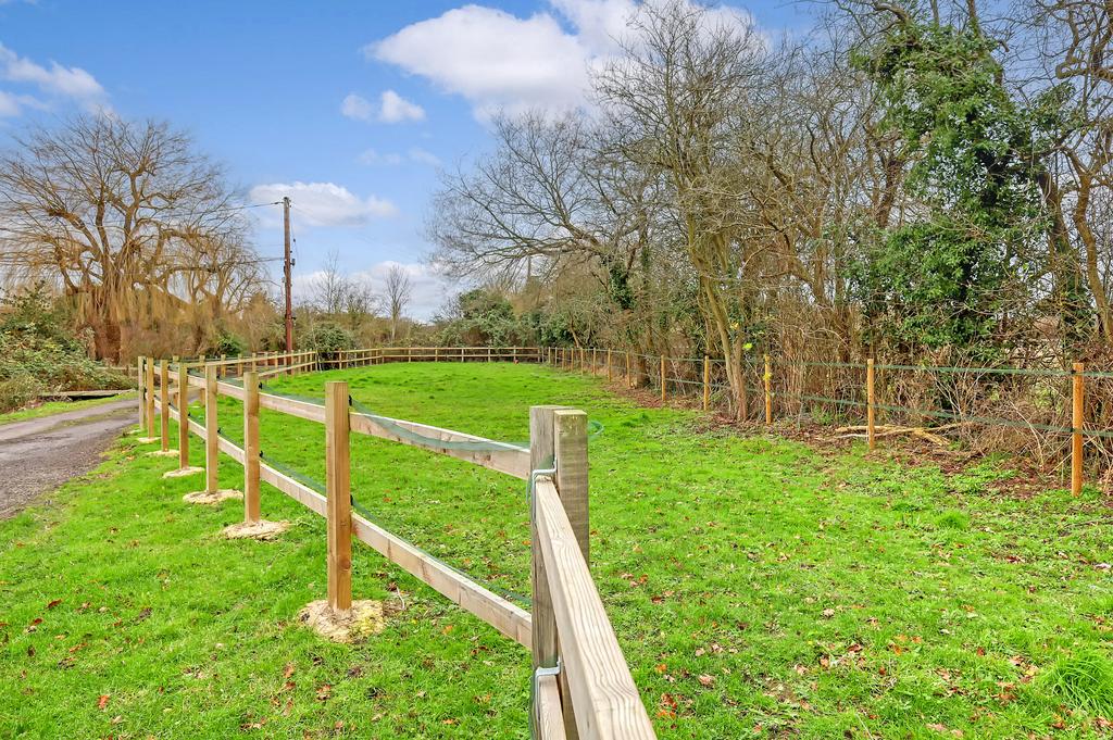 Fenced Acreage Area