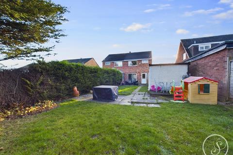 3 bedroom semi-detached house for sale, Hathaway Drive, Leeds