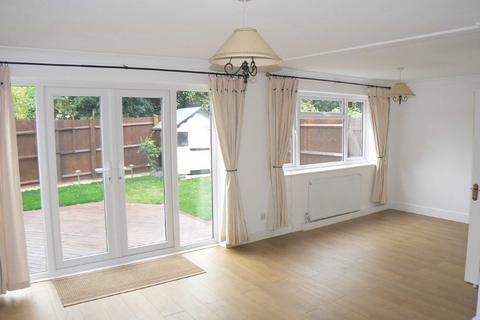 3 bedroom end of terrace house to rent, Stowting Road, Orpington BR6