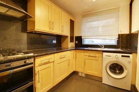 3 bedroom end of terrace house to rent, Stowting Road, Orpington BR6