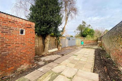 4 bedroom end of terrace house for sale, High Street, Holbeach, Spalding