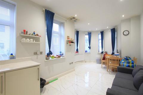 1 bedroom apartment to rent, Cross Lances Road, Hounslow TW3