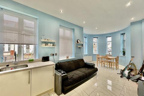 1 bedroom apartment to rent, Cross Lances Road, Hounslow TW3